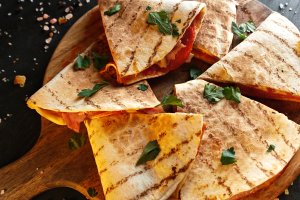 Quesadilla pizza - Rețeta rapidă și gustoasă
