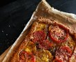 Tarta verii - Rețeta savuroasă cu roșii și ceapă caramelizată-1