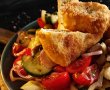 Salată grecească reinterpretată - Rețeta savuroasă cu feta pane-3