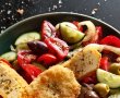 Salată grecească reinterpretată - Rețeta savuroasă cu feta pane-1